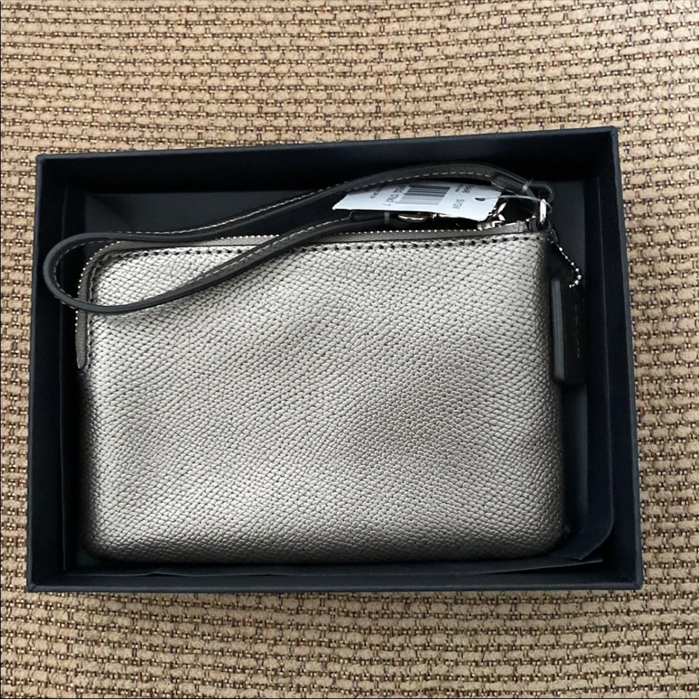 Coach wristlet - Picture 3 of 5
